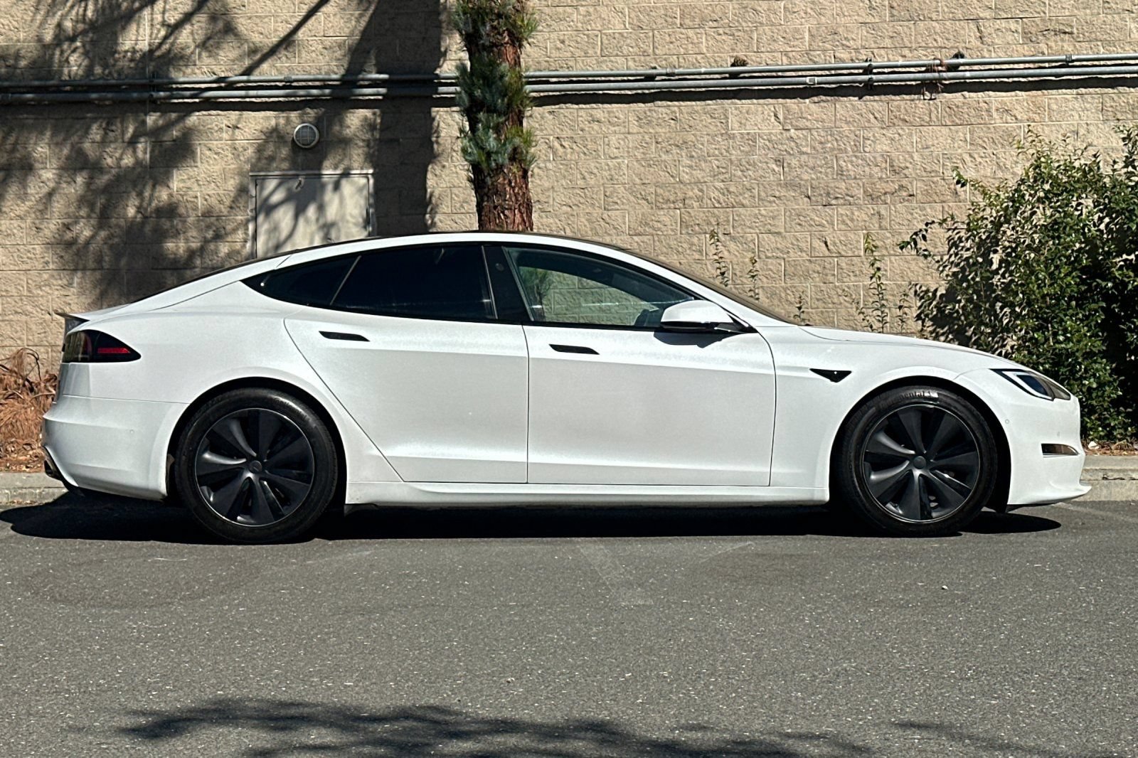 Used 2023 Tesla Model S Plaid AWD/4WD image 2