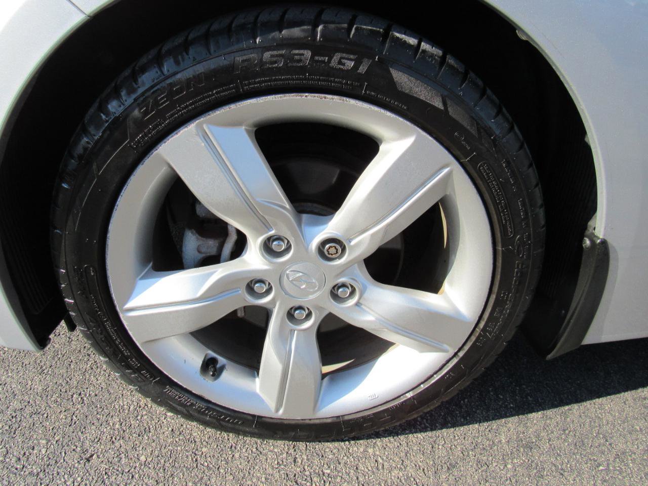 Used 2013 Hyundai Veloster image 10