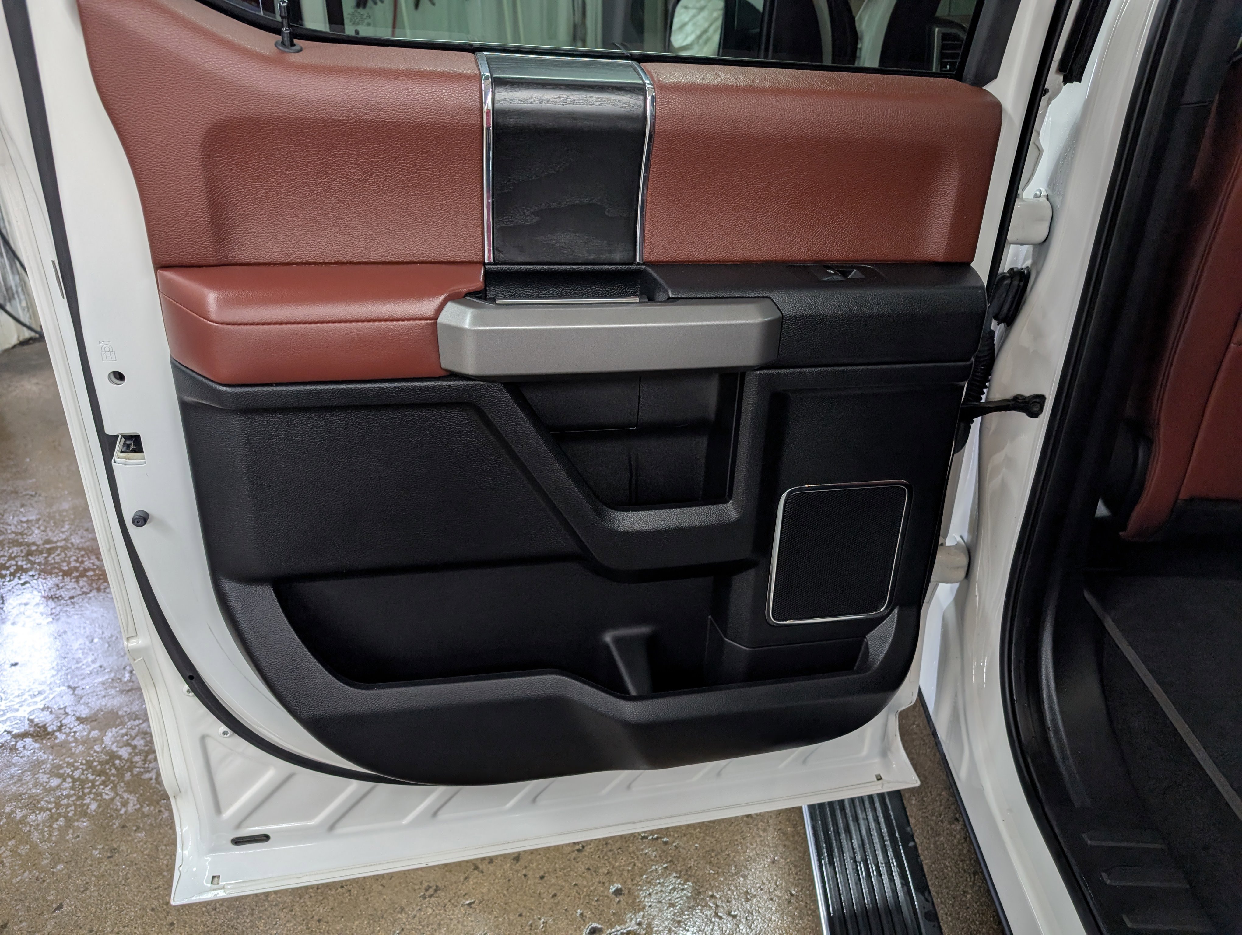 Used 2018 Ford F150 Platinum w/ Equipment Group 701A Luxury image 13