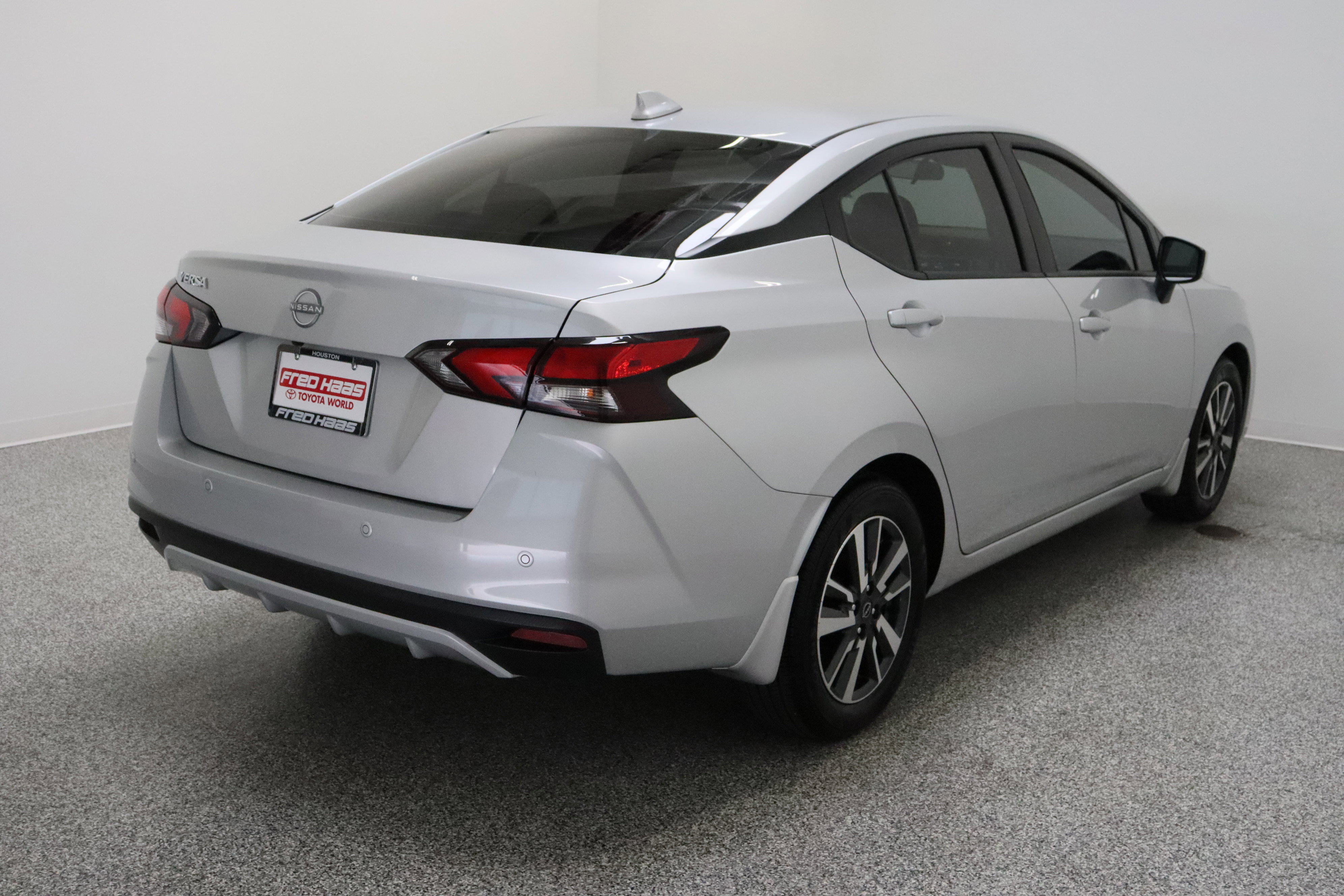 Used 2025 Nissan Versa SV w/ Trunk Package image 7