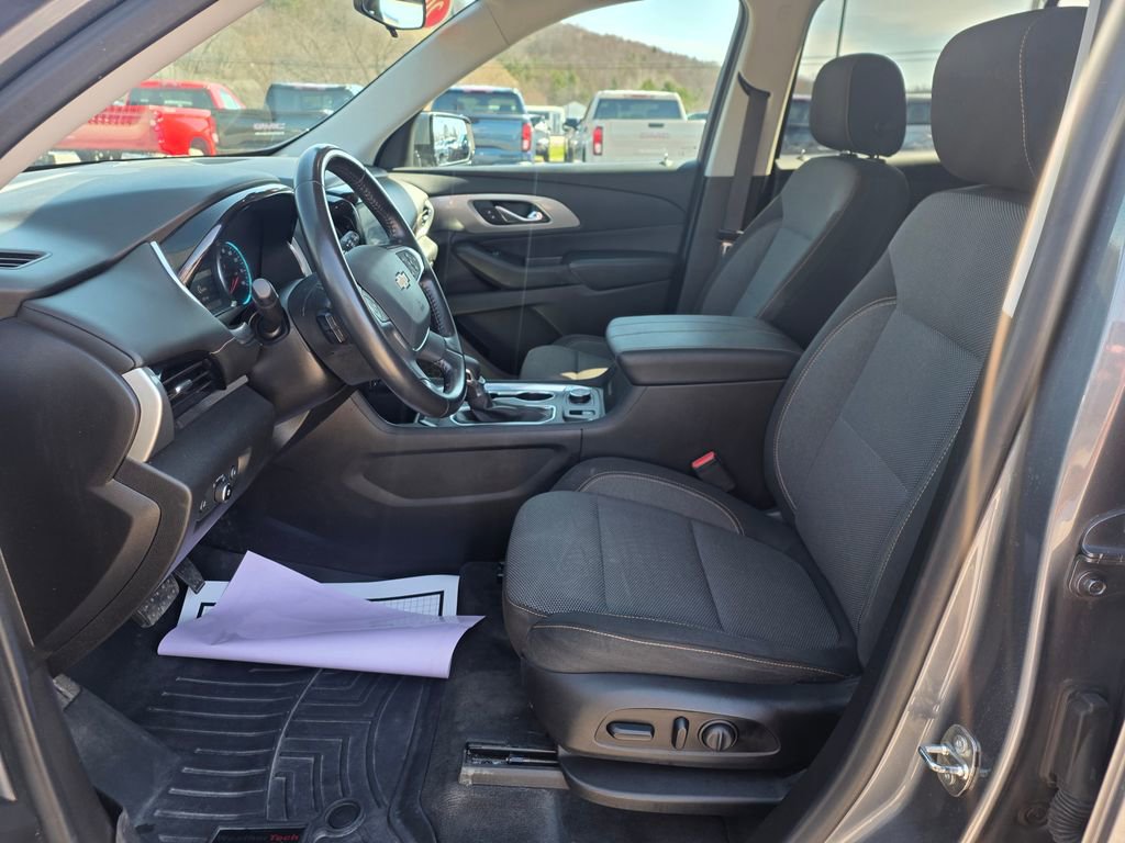 Used 2021 Chevrolet Traverse LT image 17