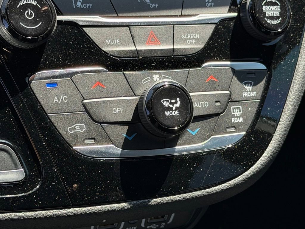 Used 2025 Chrysler Pacifica Select FWD image 19