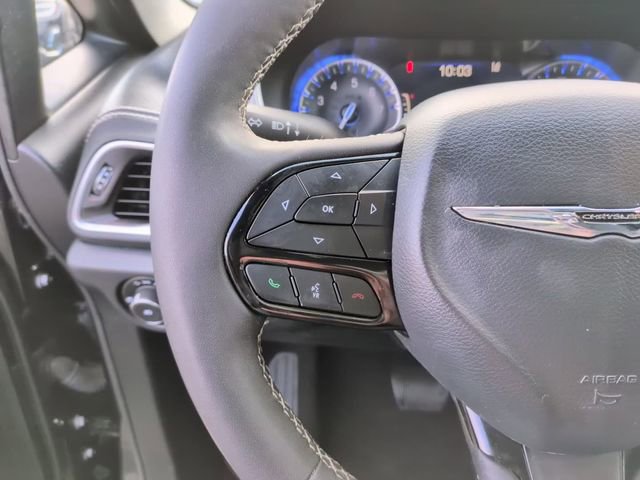 Used 2025 Chrysler Pacifica Limited FWD image 20