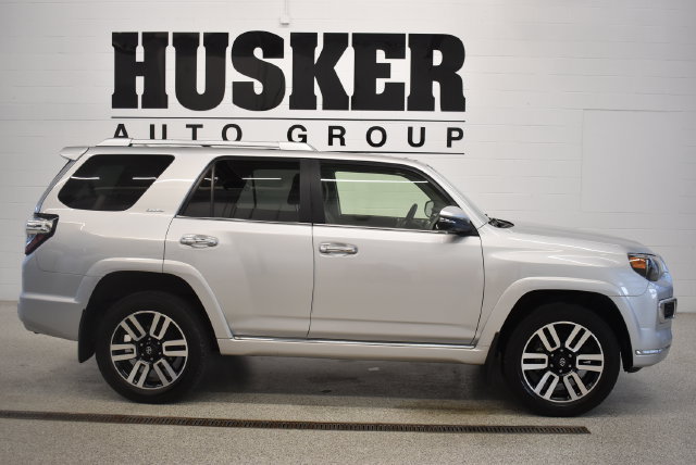 Used 2022 Toyota 4Runner Limited AWD/4WD image 2