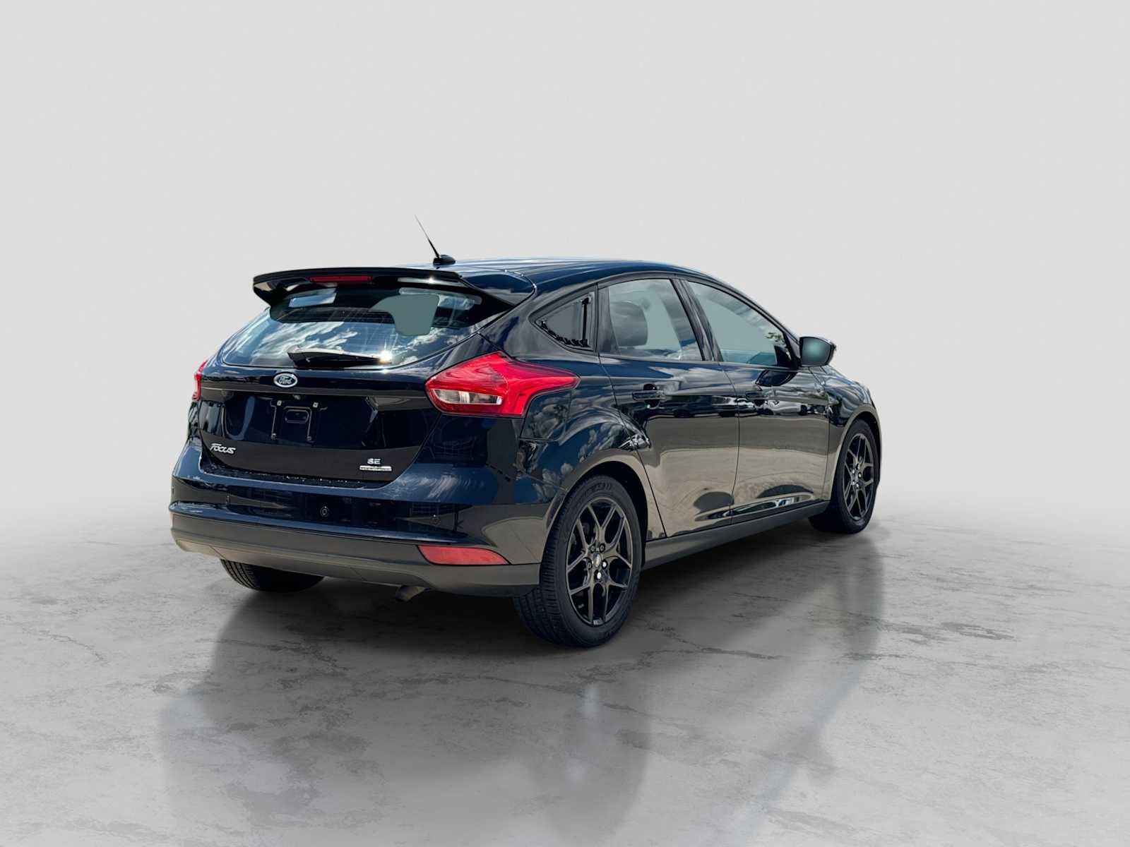 Used 2016 Ford Focus SE w/ Equipment Group 201A FWD image 6