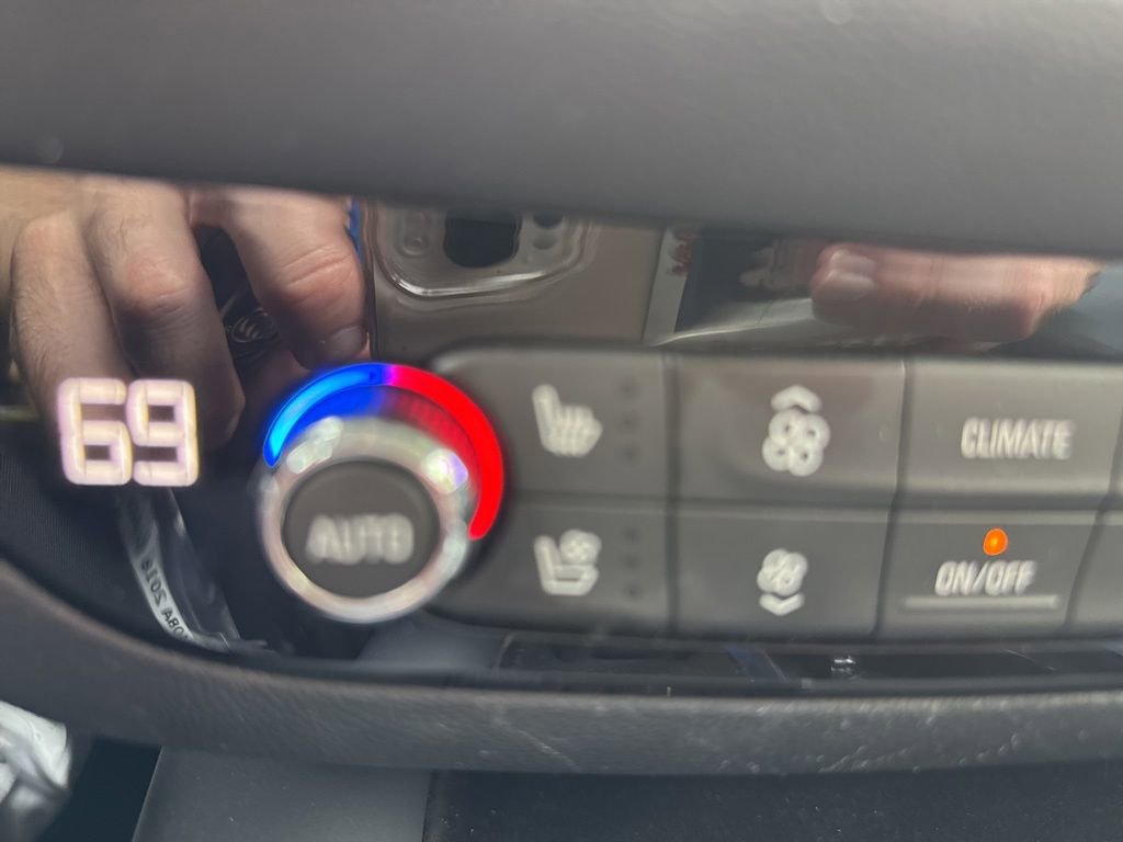 Used 2018 Buick Enclave Premium AWD/4WD image 23