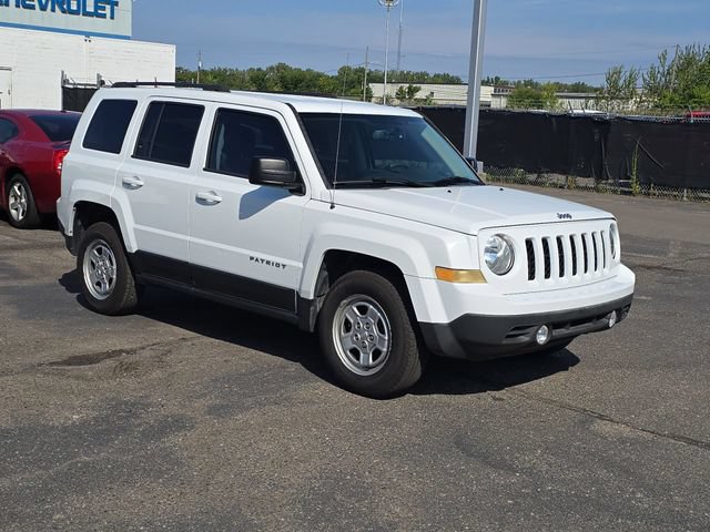 Used 2017 Jeep Patriot Sport w/ Power Value Group FWD image 2