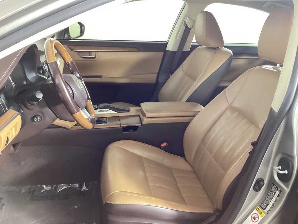Used 2017 Lexus ES 300h w/ Luxury Package FWD image 10
