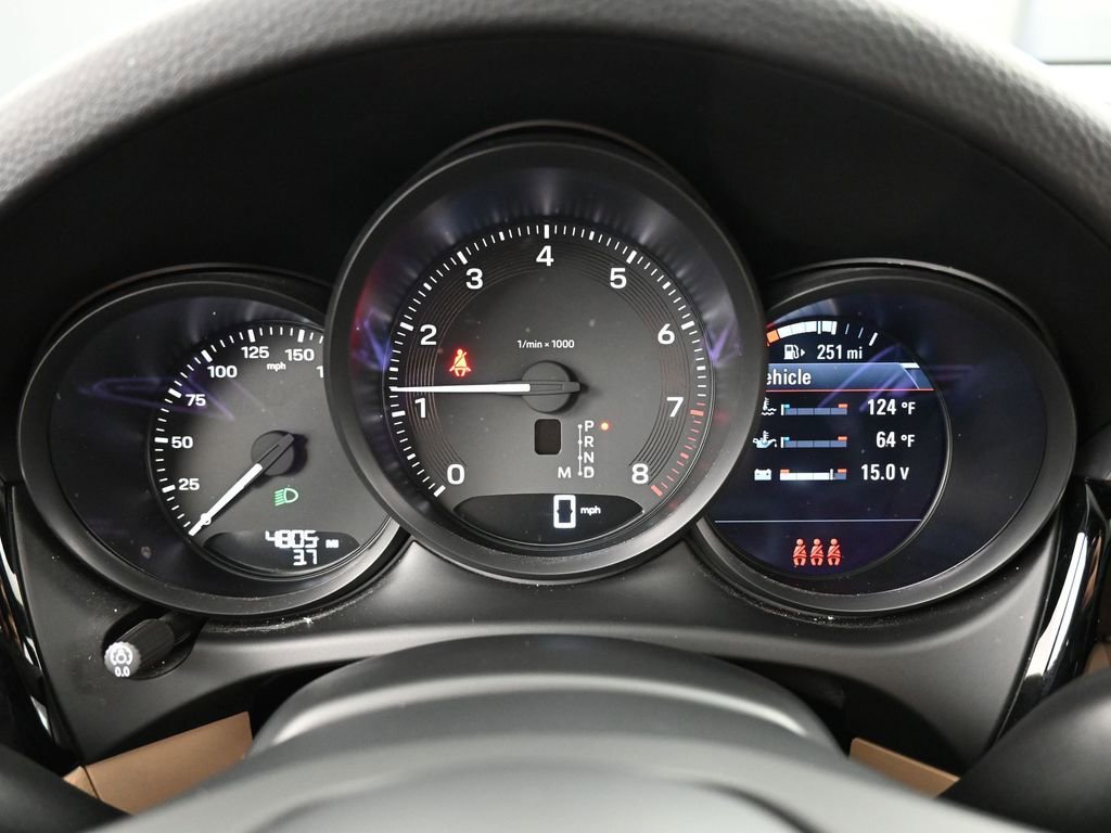 Certified 2025 Porsche Macan image 18