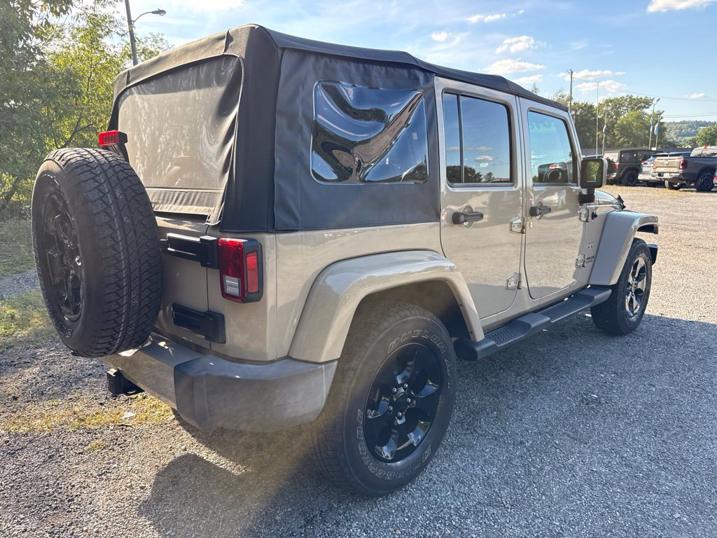 Used 2016 Jeep Wrangler Unlimited Sahara w/ Connectivity Group AWD/4WD image 7