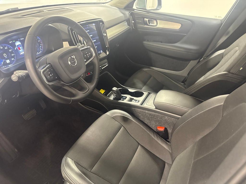 Used 2020 Volvo XC40 T5 Momentum AWD/4WD image 17