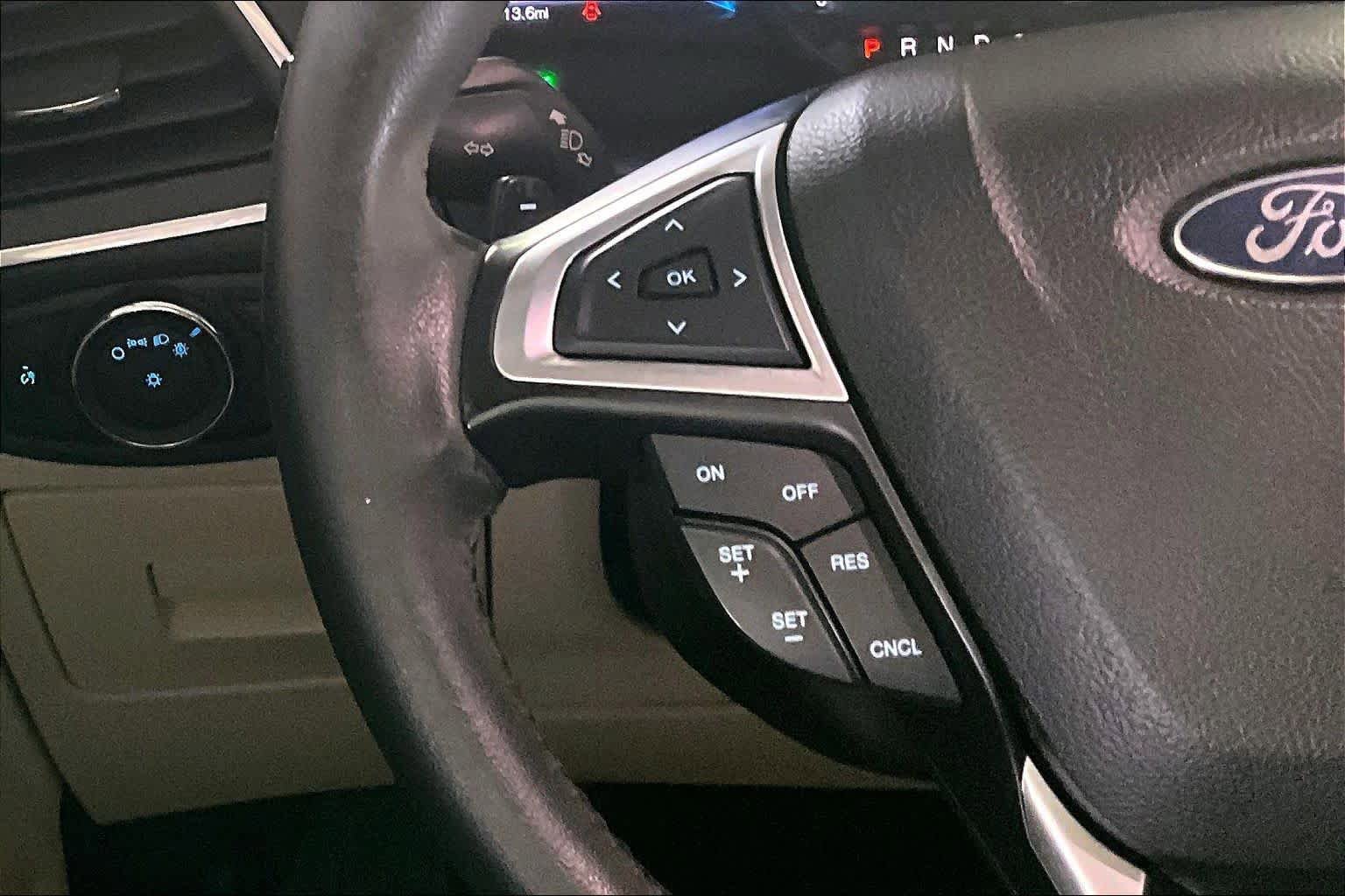 Used 2016 Ford Edge Titanium w/ Technology Package AWD/4WD image 21