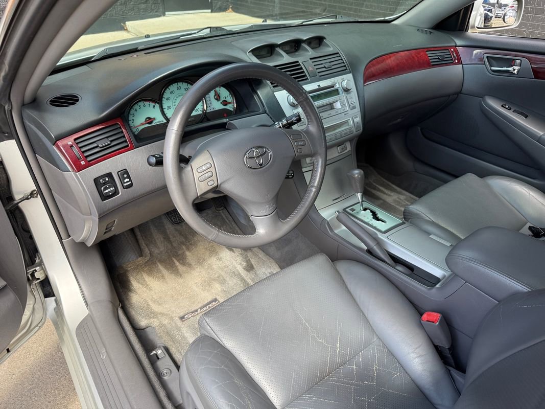 Used 2004 Toyota Solara SE FWD image 2