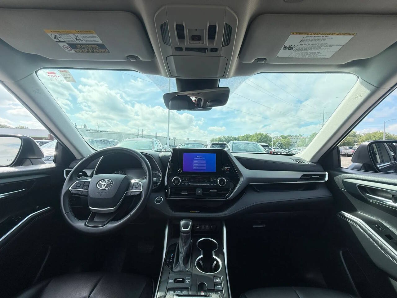 Used 2024 Toyota Highlander XLE AWD/4WD image 20