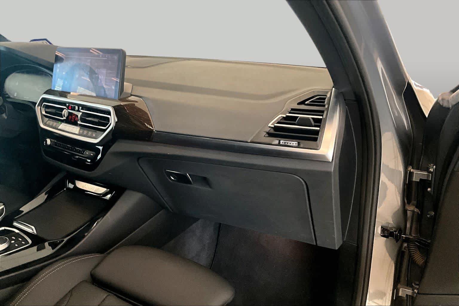 Used 2023 BMW X3 sDrive30i w/ Premium Package w/ZPA RWD image 17
