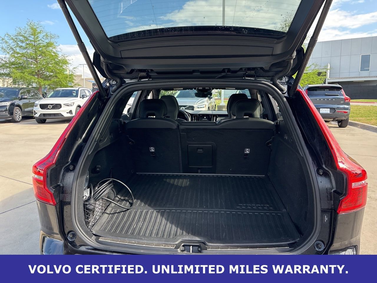 Certified 2024 Volvo XC60 T8 Ultimate w/ Protection Package Premier image 10