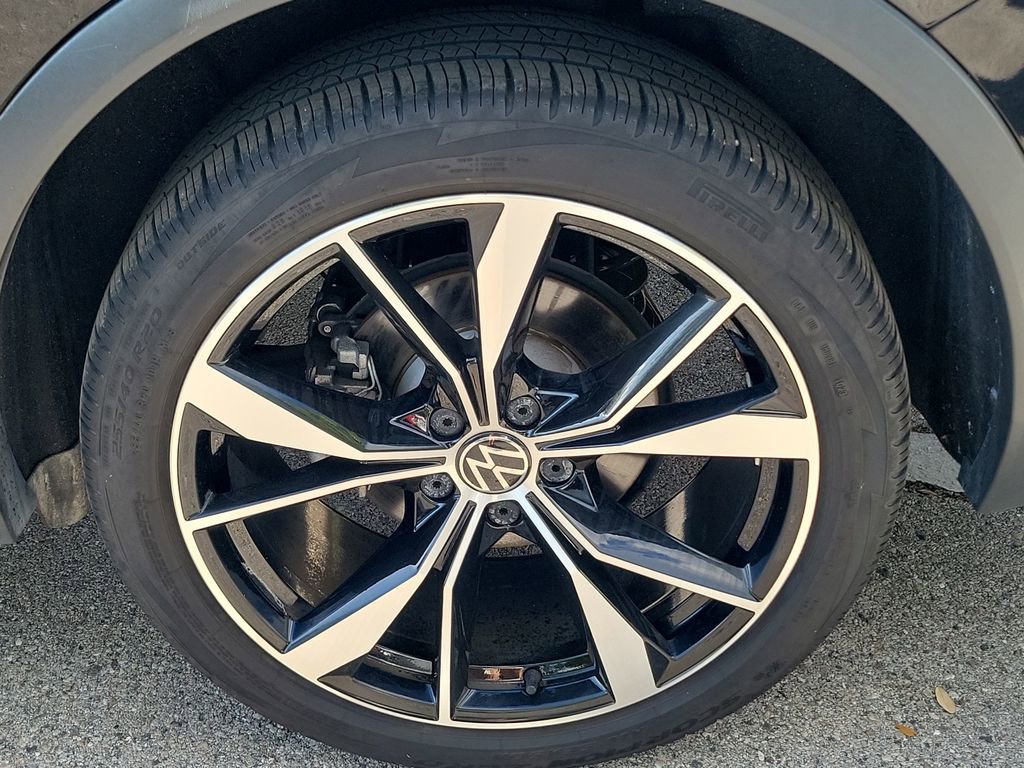 Used 2023 Volkswagen Tiguan SEL R-Line image 12