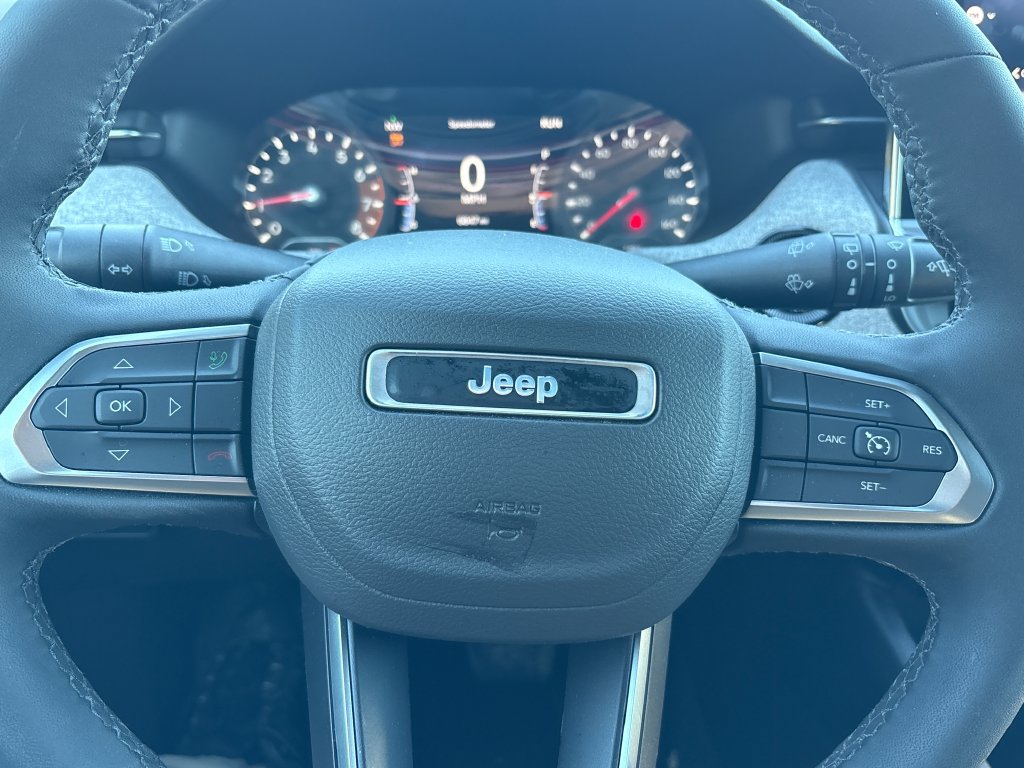 Used 2023 Jeep Compass Latitude AWD/4WD image 6