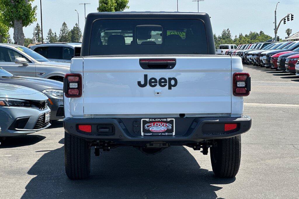 New 2025 Jeep Gladiator Sport AWD/4WD image 5