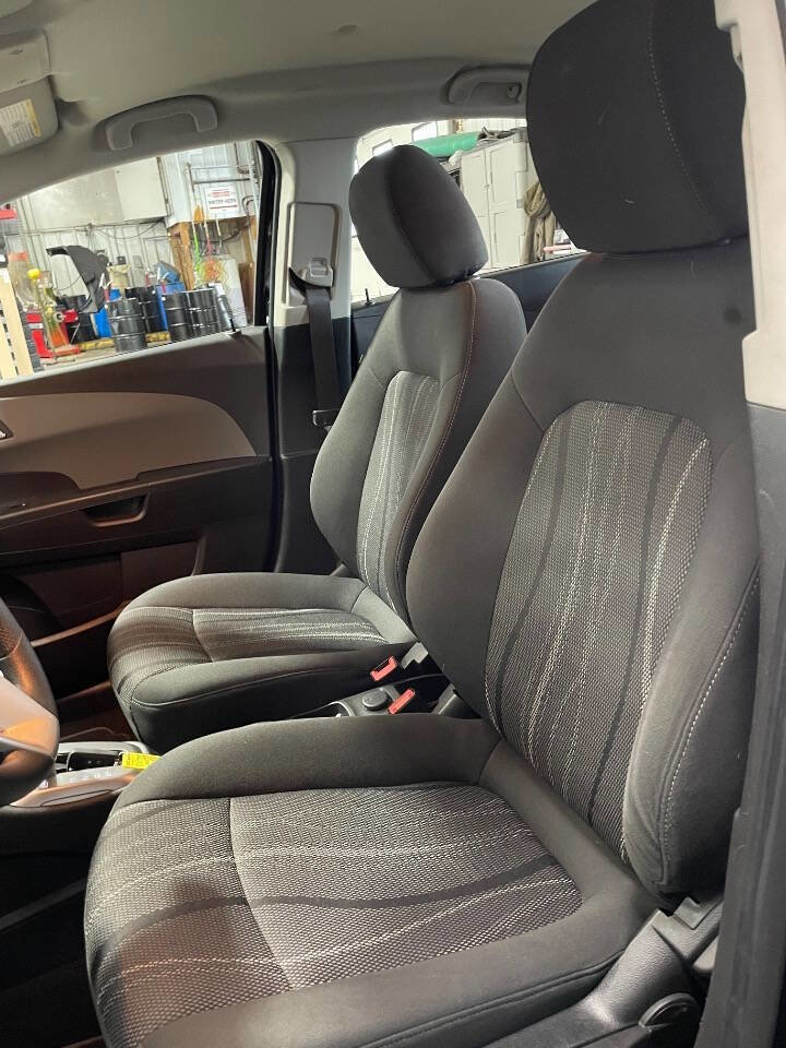 Used 2017 Chevrolet Sonic LT image 5