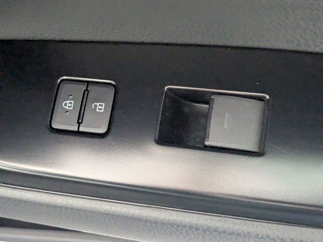 Used 2025 Toyota Camry SE image 33