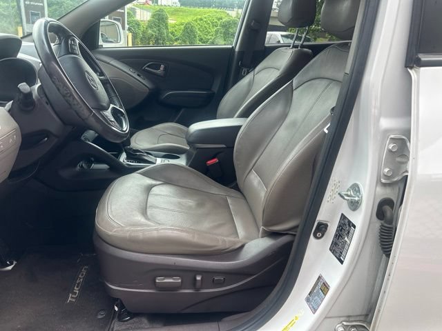 Used 2015 Hyundai Tucson Limited w/ Option Group 03 FWD image 9