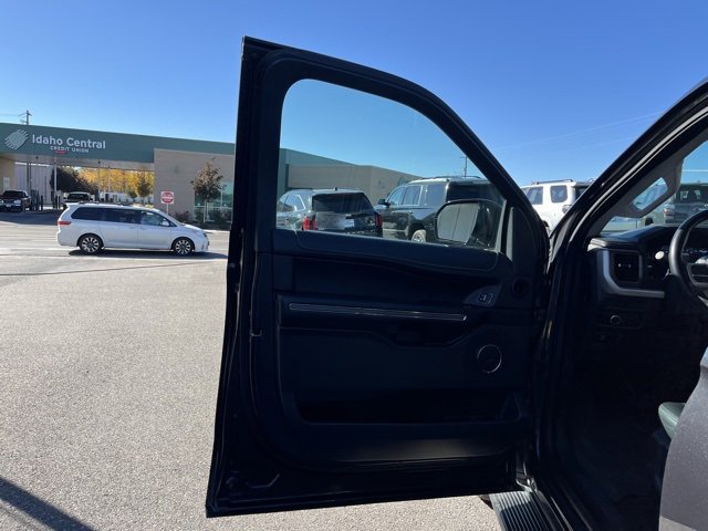Used 2023 Ford Expedition Max XLT image 27