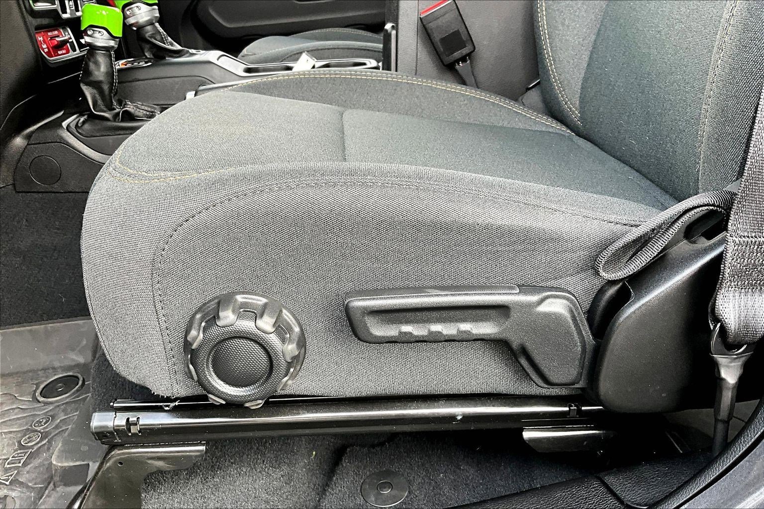 Used 2024 Jeep Wrangler Unlimited AWD/4WD image 34