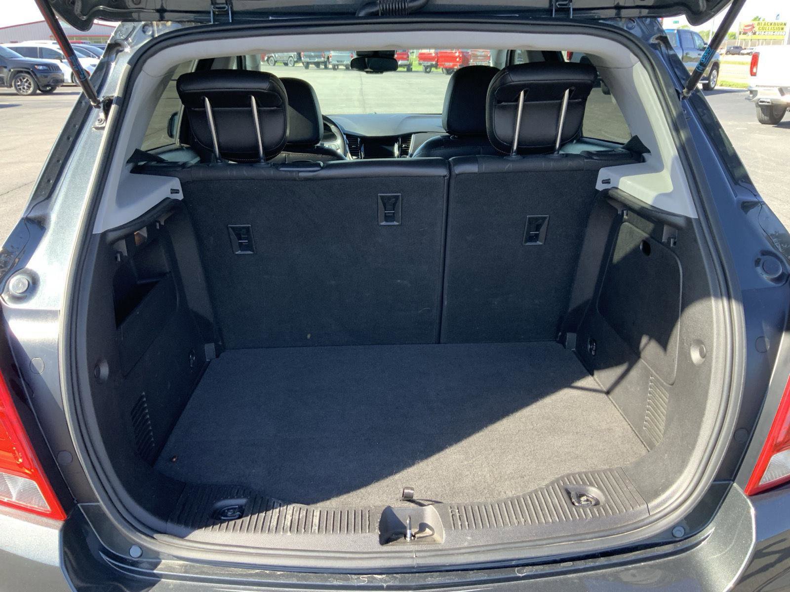 Used 2018 Chevrolet Trax LT w/ LT Convenience Package FWD image 8