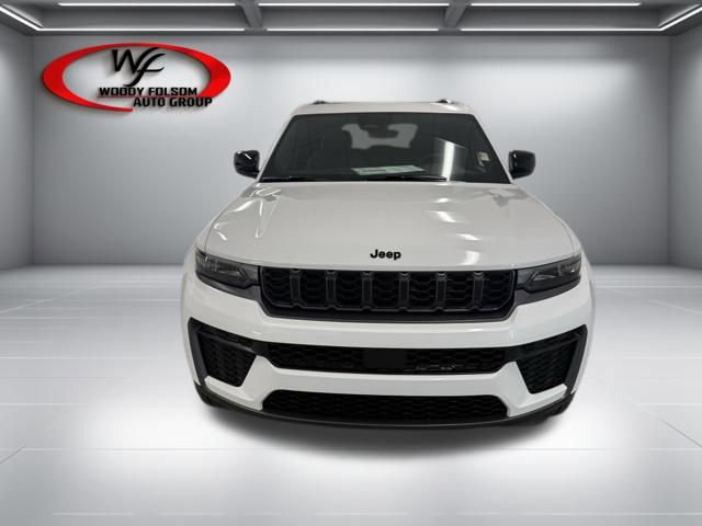 New 2026 Jeep Grand Cherokee Altitude AWD/4WD image 2
