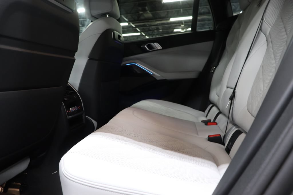 Used 2026 BMW X6 xDrive40i AWD/4WD image 16