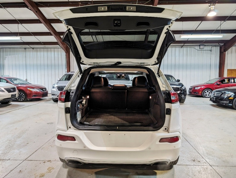 Used 2017 Jeep Cherokee Overland w/ Technology Group image 26