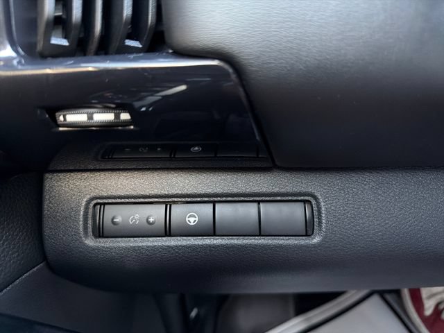 Used 2022 Nissan Pathfinder SV AWD/4WD image 15