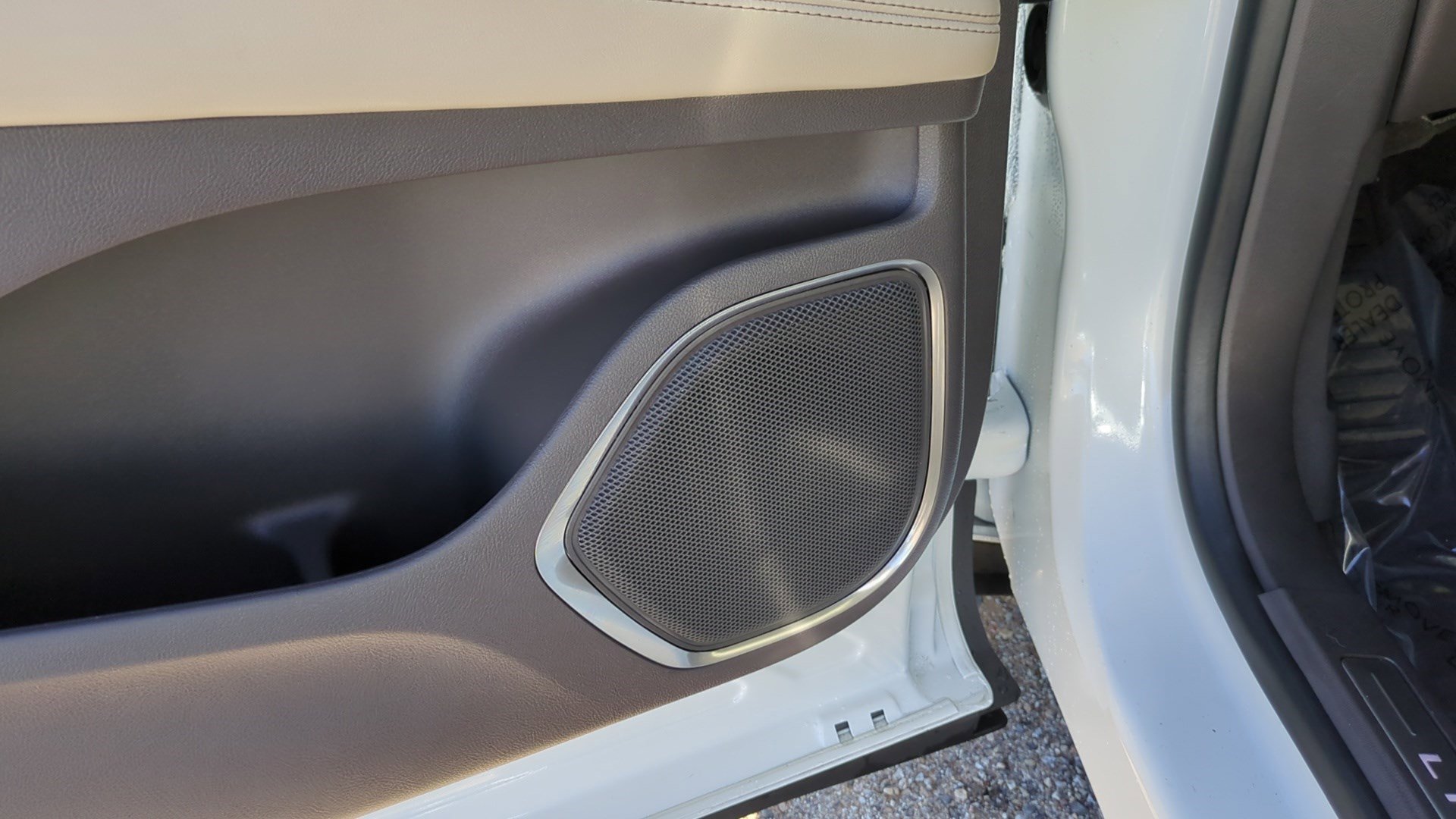 Used 2023 Lincoln Nautilus Reserve image 13