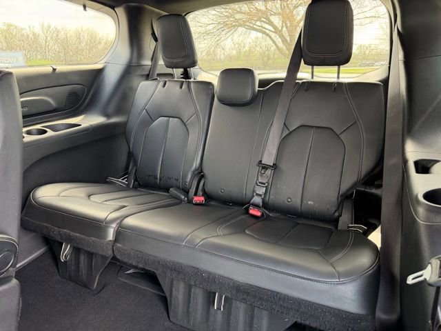 Used 2020 Chrysler Pacifica Touring-L w/ Advanced Safetytec Group image 17