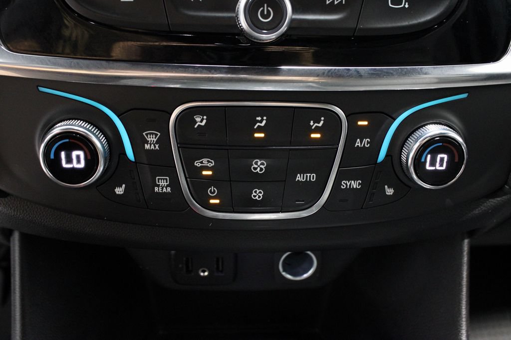 Used 2023 Chevrolet Traverse LT FWD image 32