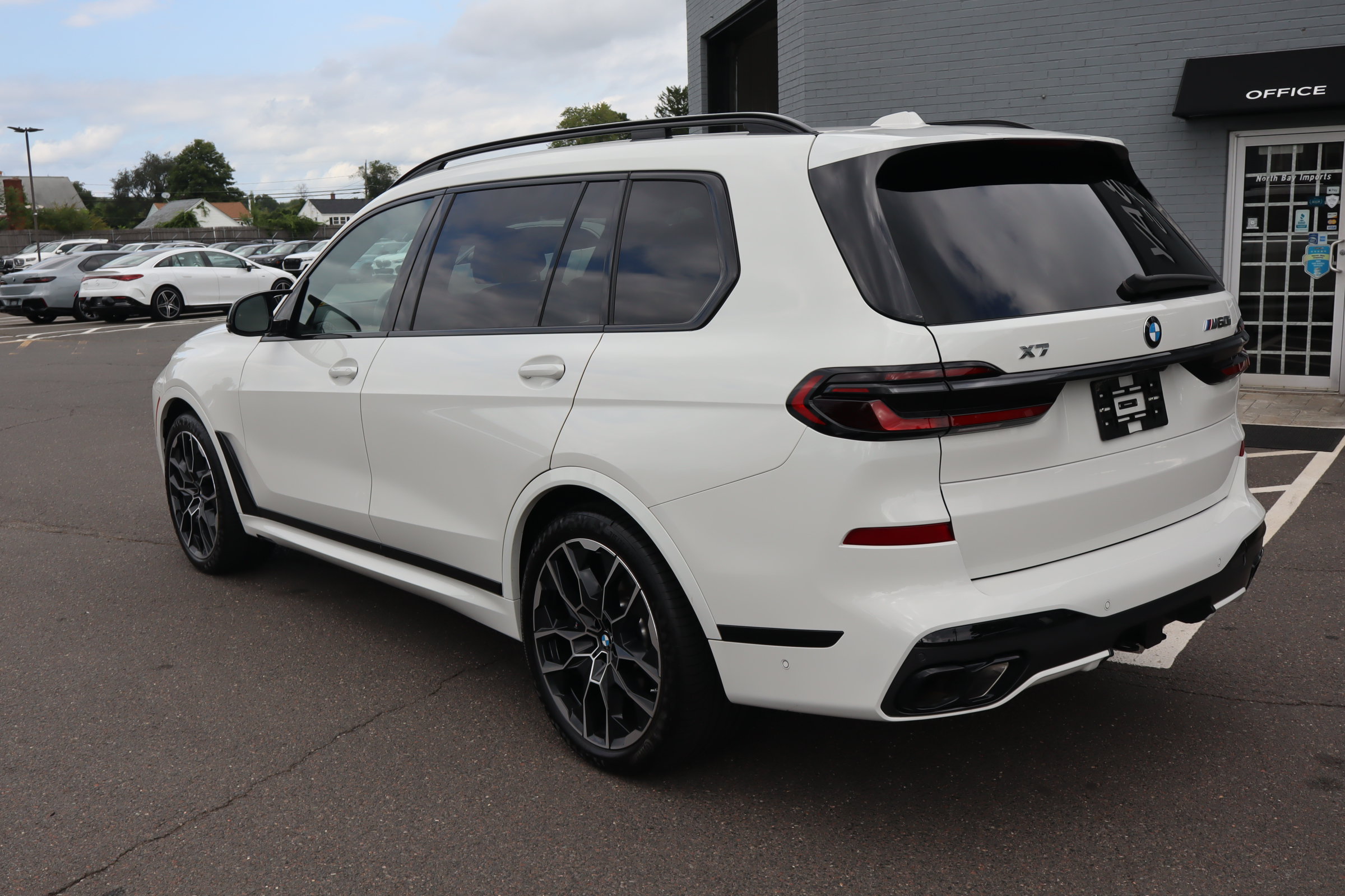Used 2025 BMW X7 M60i AWD/4WD image 8