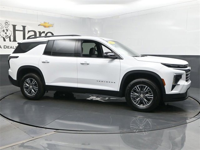 Used 2025 Chevrolet Traverse LT