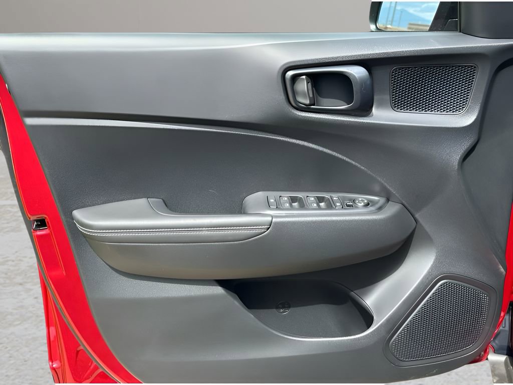 Used 2024 Hyundai Venue Limited image 21