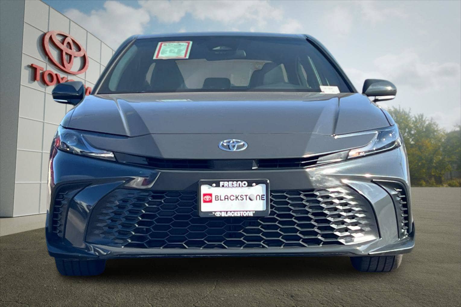 Used 2025 Toyota Camry SE FWD image 8