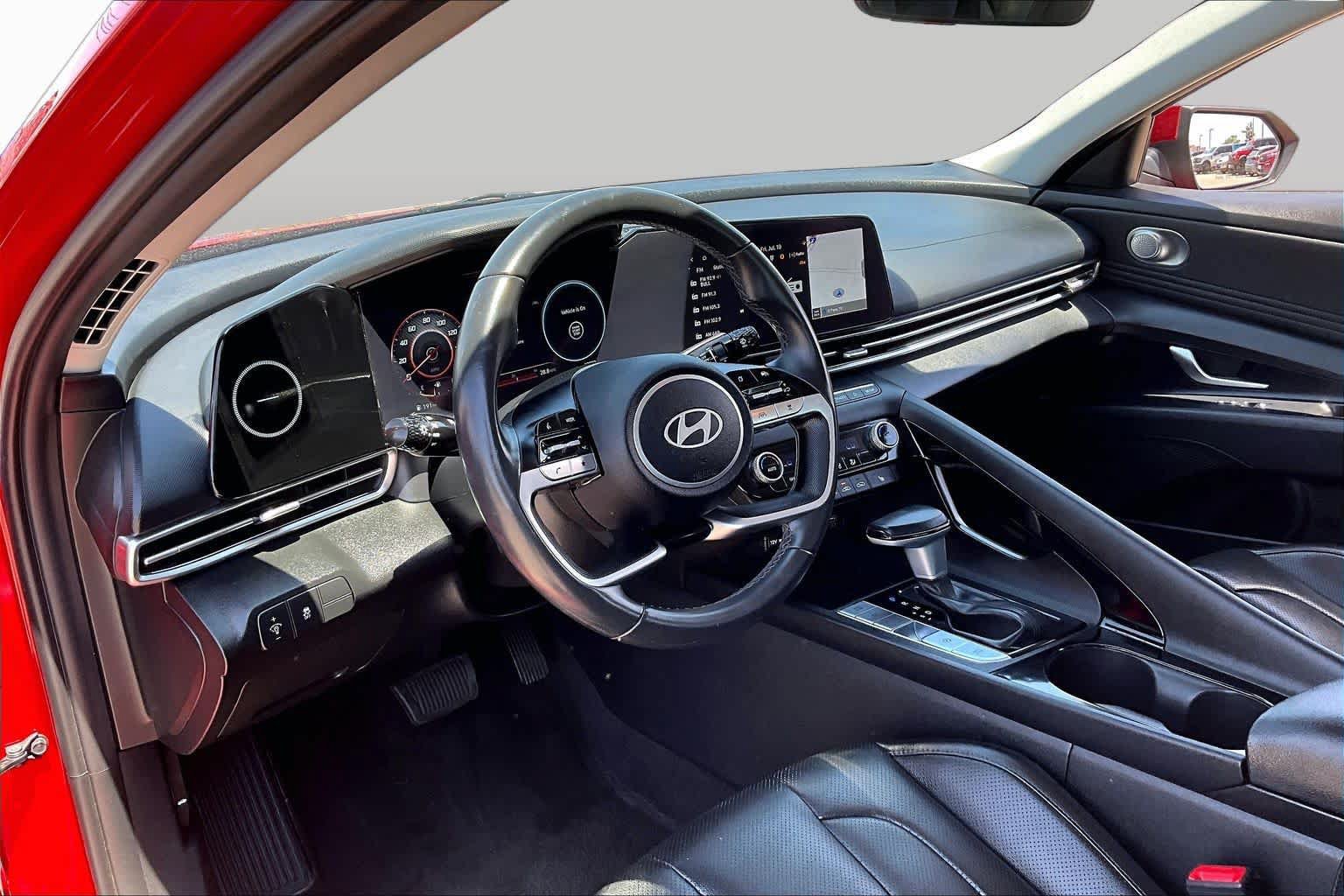 Used 2025 Hyundai Elantra Limited FWD image 17