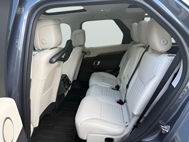 Certified 2025 Land Rover Discovery Dynamic SE AWD/4WD image 16