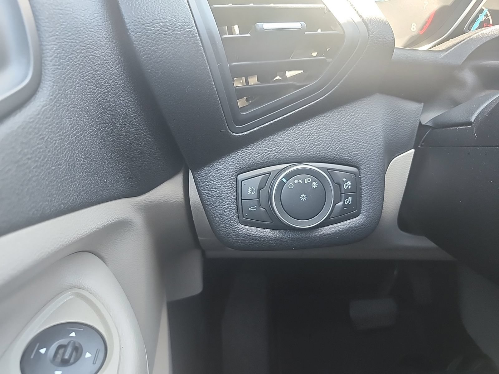 Used 2019 Ford Escape SE FWD image 27