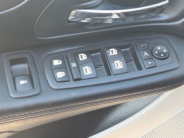 Used 2016 Dodge Grand Caravan SXT FWD image 23