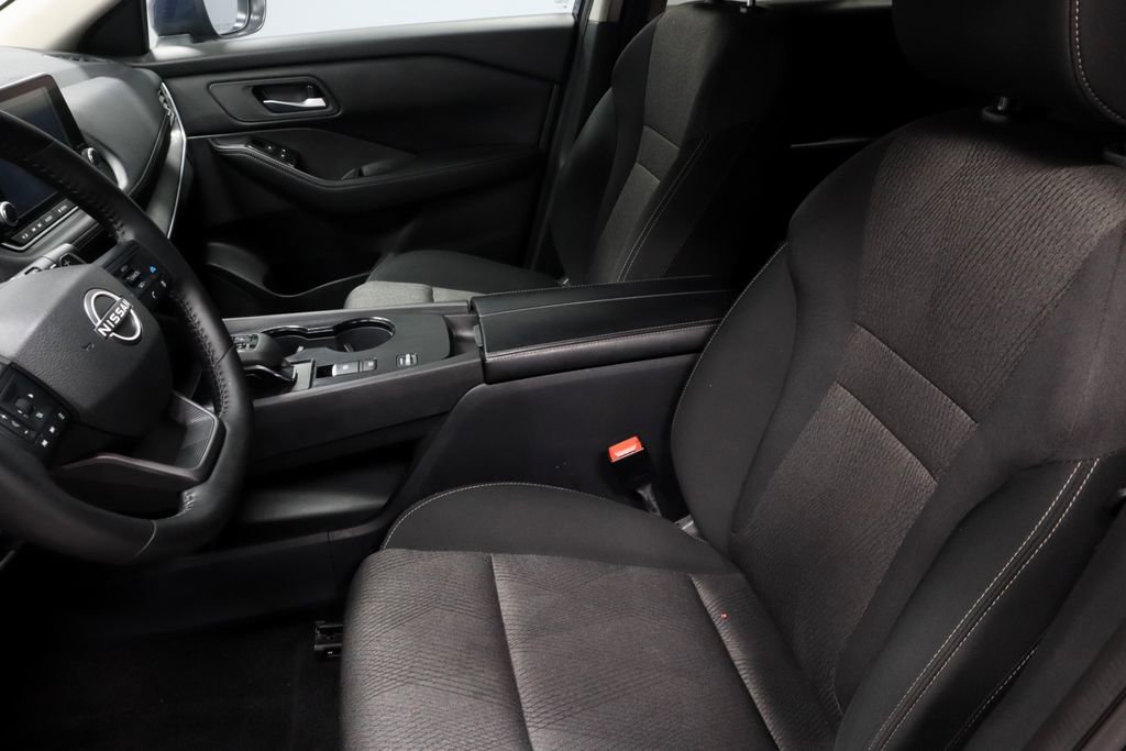 Certified 2025 Nissan Rogue SV FWD image 23