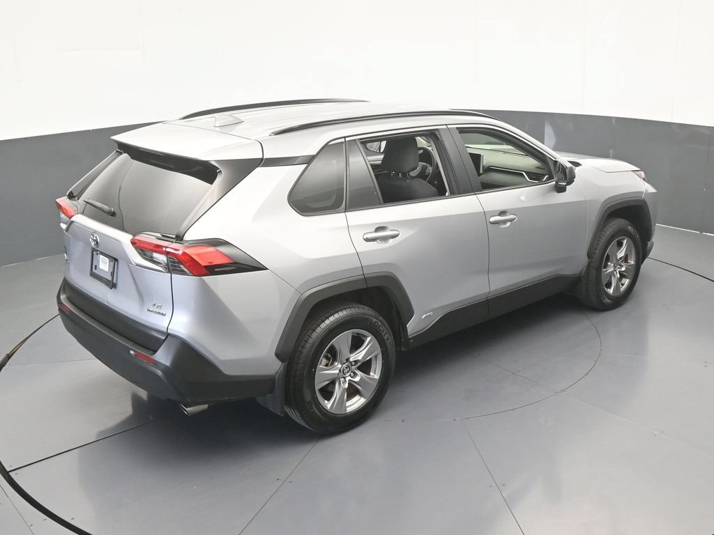 Used 2024 Toyota RAV4 LE AWD/4WD image 40