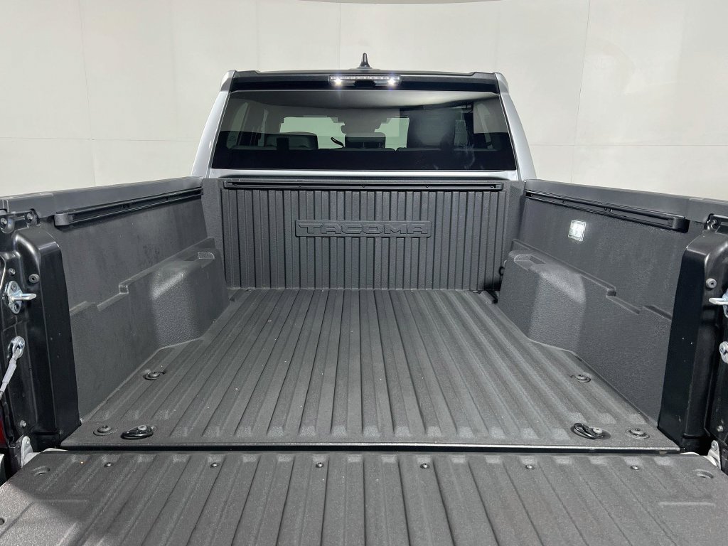 Certified 2025 Toyota Tacoma SR5 AWD/4WD image 22