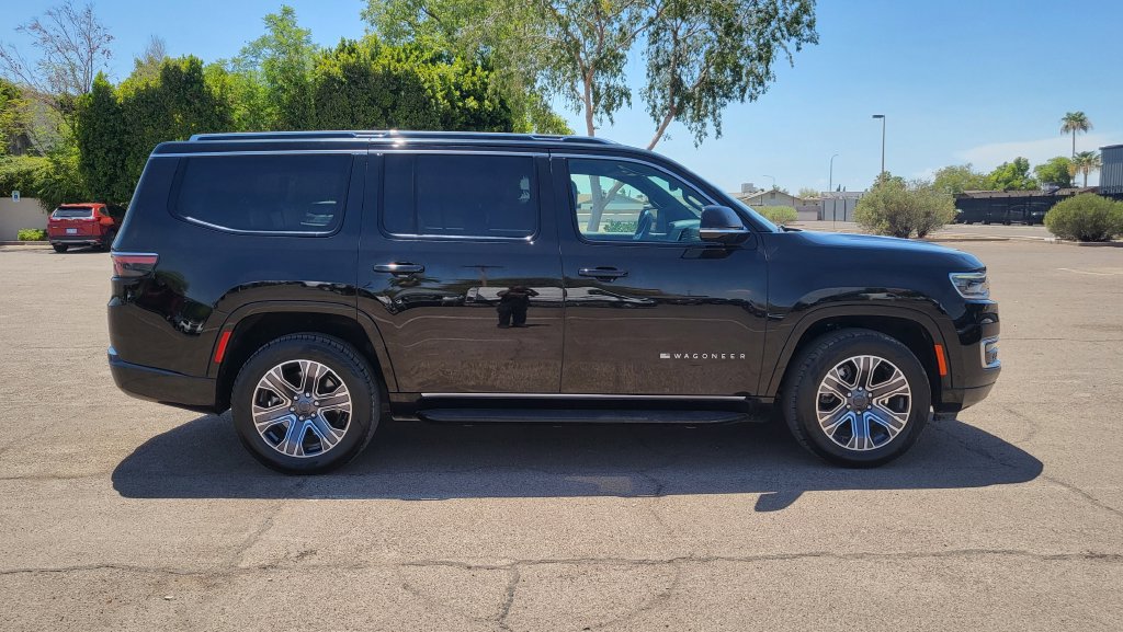 Used 2024 Jeep Wagoneer Series II w/ Flexible Seating Group AWD/4WD image 11