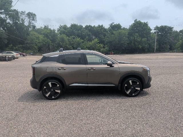 Used 2025 Nissan Kicks SR w/ SR Premium Package FWD image 6