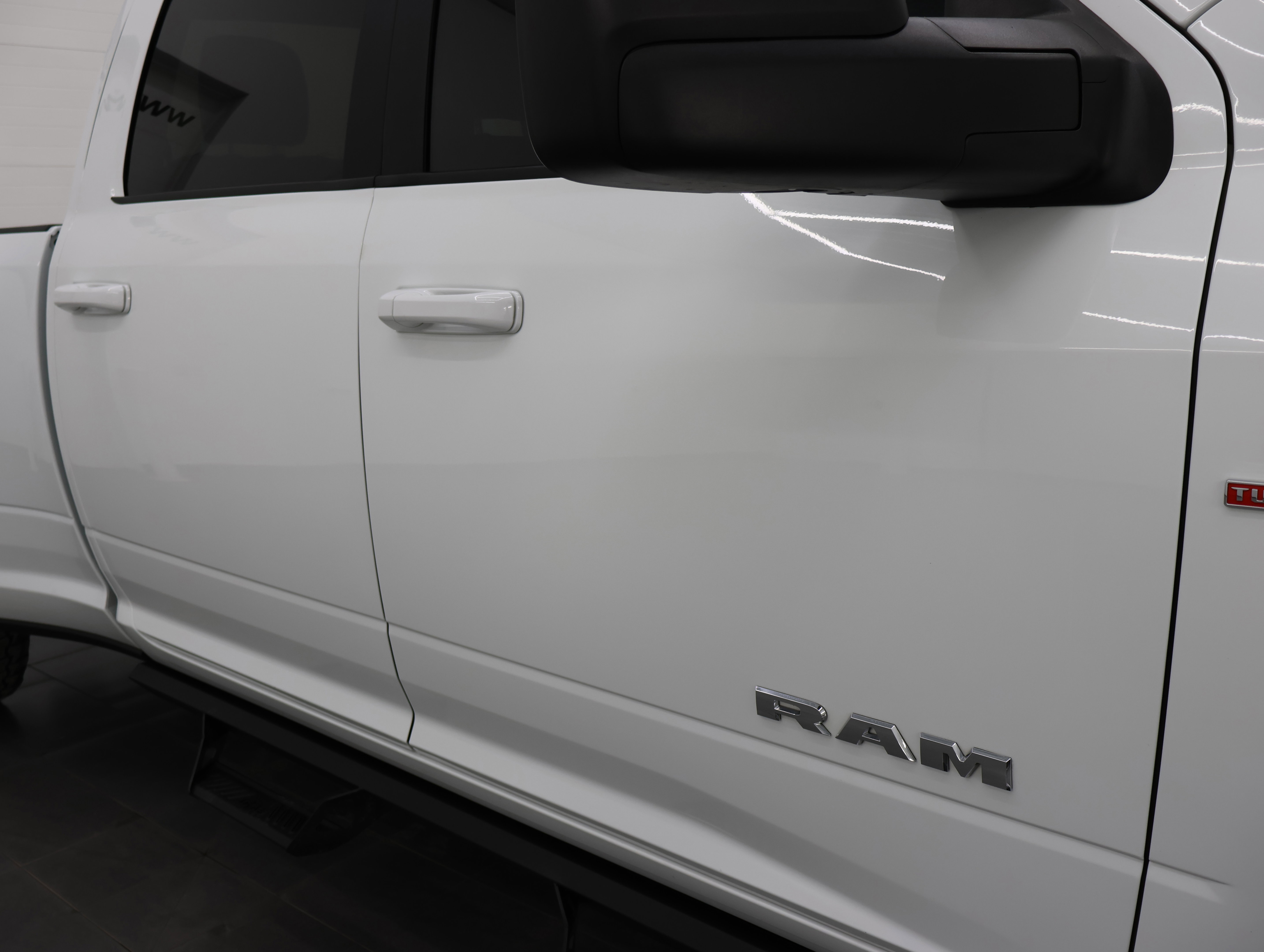 Used 2024 RAM 3500 Big Horn w/ Sport Appearance Package image 26